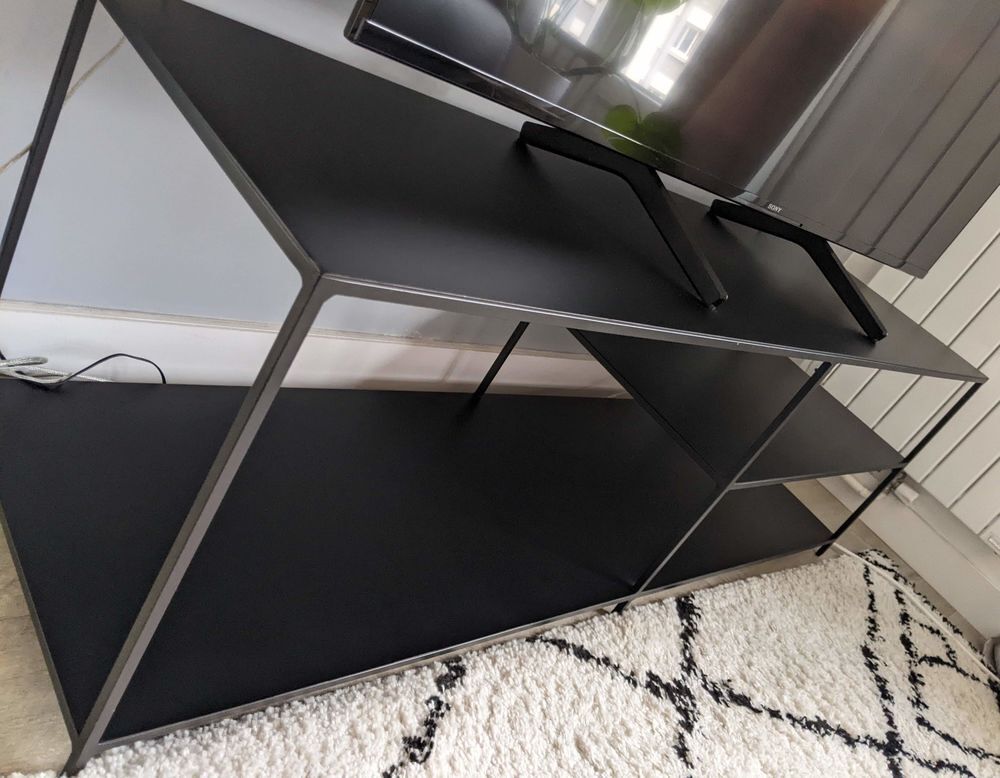 Meuble TV 140 x 40 cm m&eacute;tal noir AM.PM tr&egrave;s bon &eacute;tat Meubles