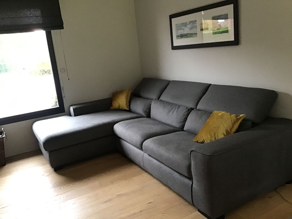 Canap&eacute; d'angle droit, tr&egrave;s bon &eacute;tat. Poltrone-sofa gris. Meubles
