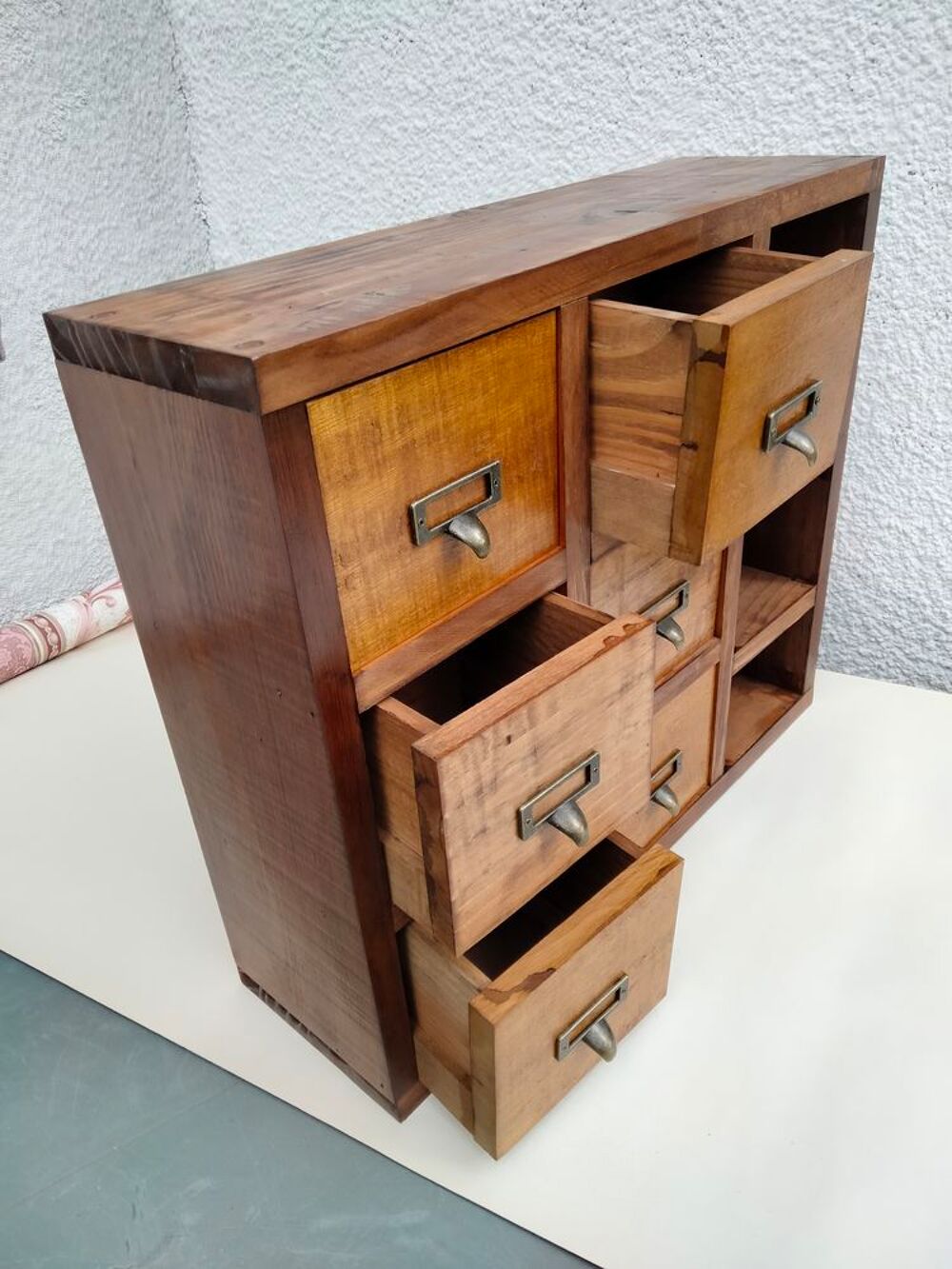 Meuble de commerce. Meubles