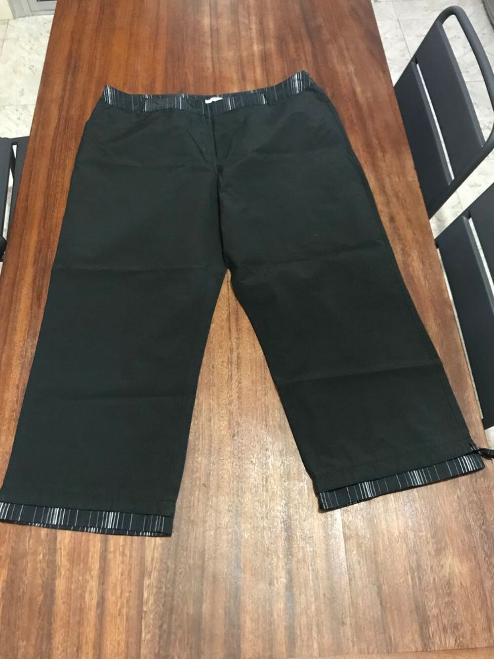 Pantacourt femme couleur noir Vêtements