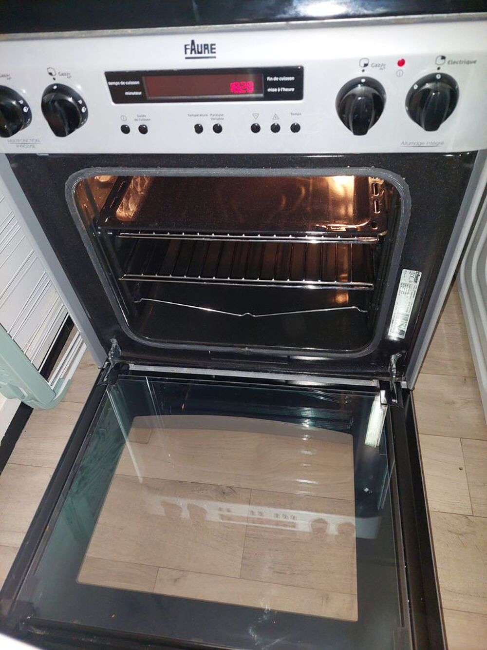 Cuisini&egrave;re gaziniere 
Four &eacute;lectrique 
Faure Cuisine