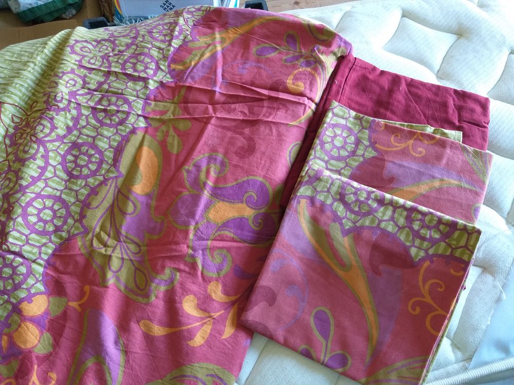 12 parurures draps au choix marque " BECQUET " 160 X 200
Meubles