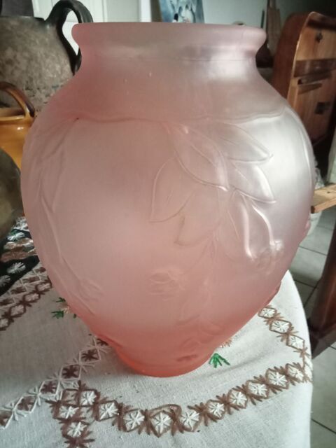   Vase rond patte de verre rose 