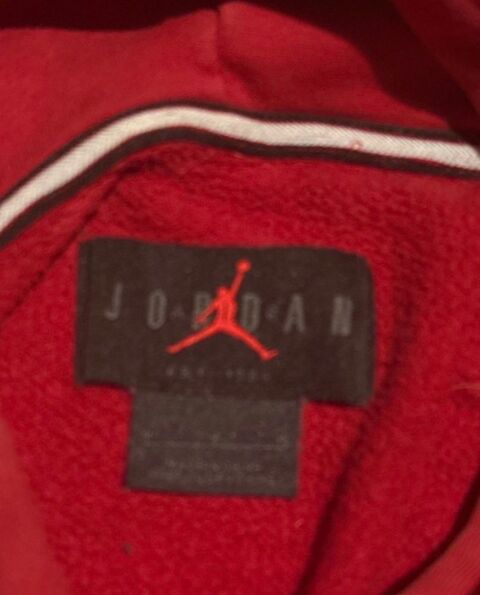 pull Nike rouge bordeaux 15 Janville-sur-Juine (91)