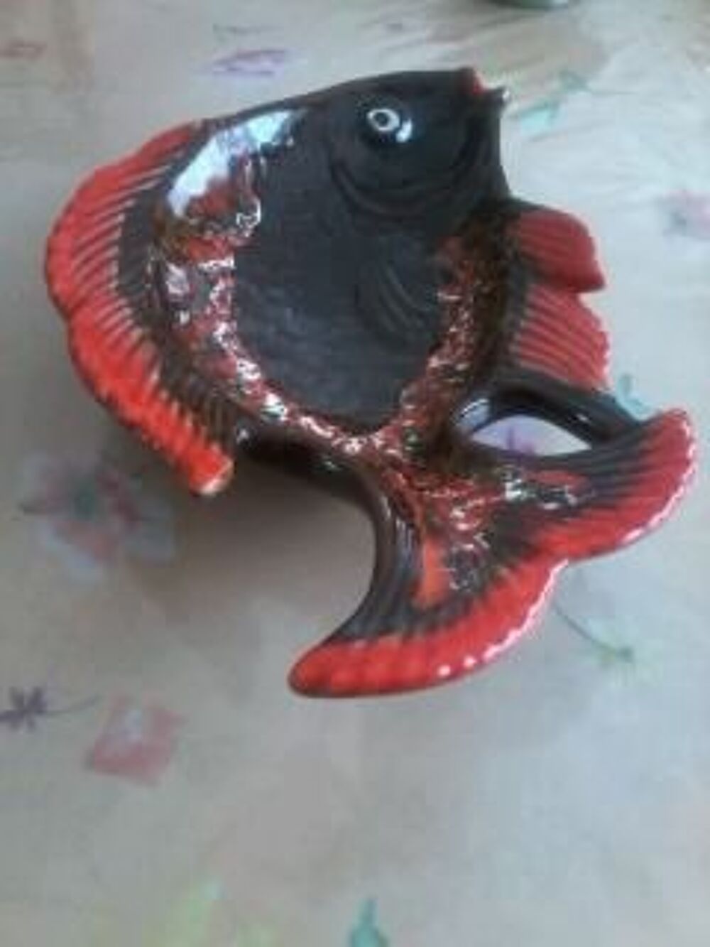 PLAT EN FORME DE POISSON Décoration