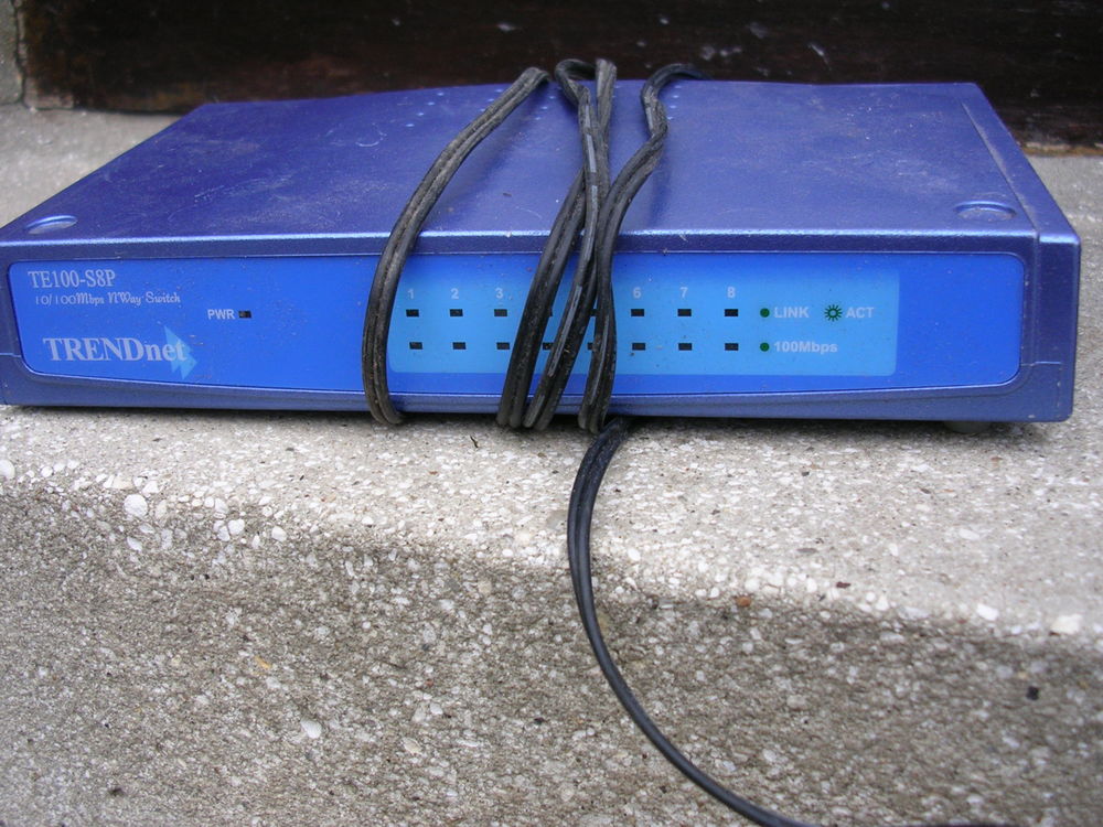 SWITCH 10 PORTS TREDNET Matériel informatique