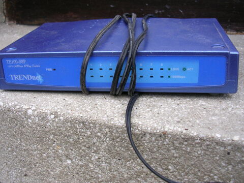 SWITCH 10 PORTS TREDNET 10 Saint-Floris (62)