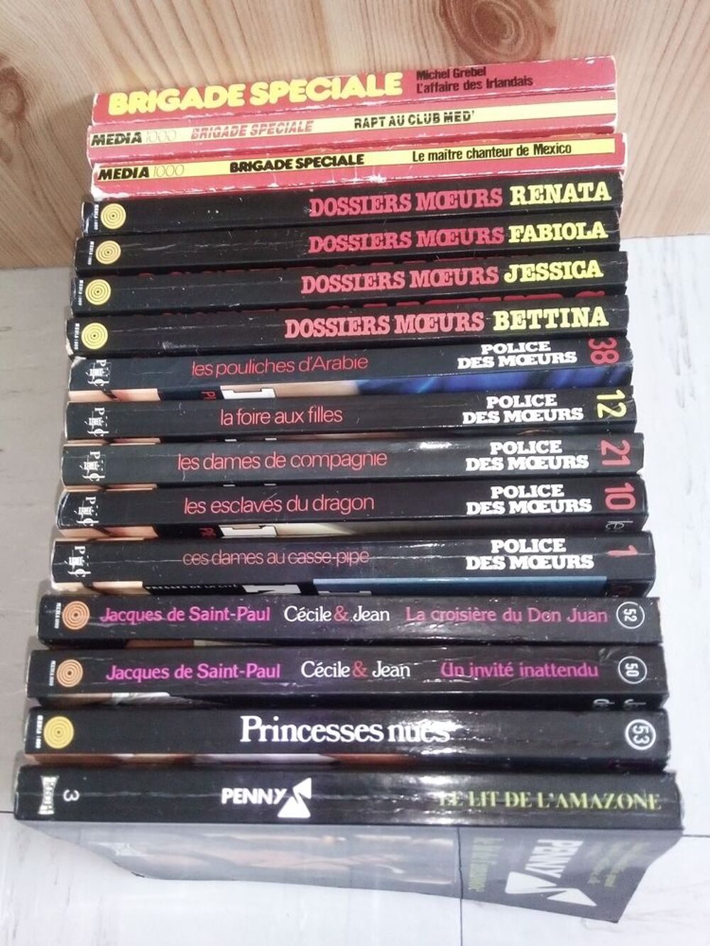 Lot 16 romans pour adultes &eacute;rotiques moeurs ou au d&eacute;tail Livres et BD
