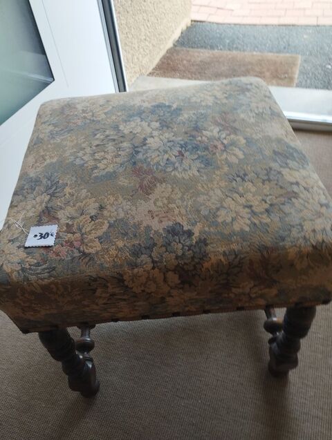 Tabouret bon etat 30 Buxerolles (86)