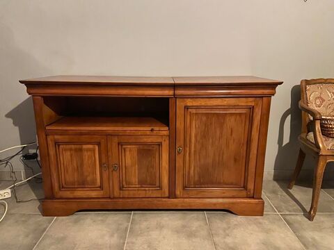 Meuble t�l�, avec plateau tournant,en merisier.
85 Nort-sur-Erdre (44)