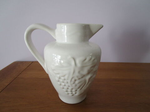 1 Pichet blanc 5 Bouaye (44)