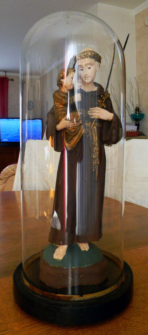 Statue de Saint Antoine sous globe. 180 Lagny-sur-Marne (77)