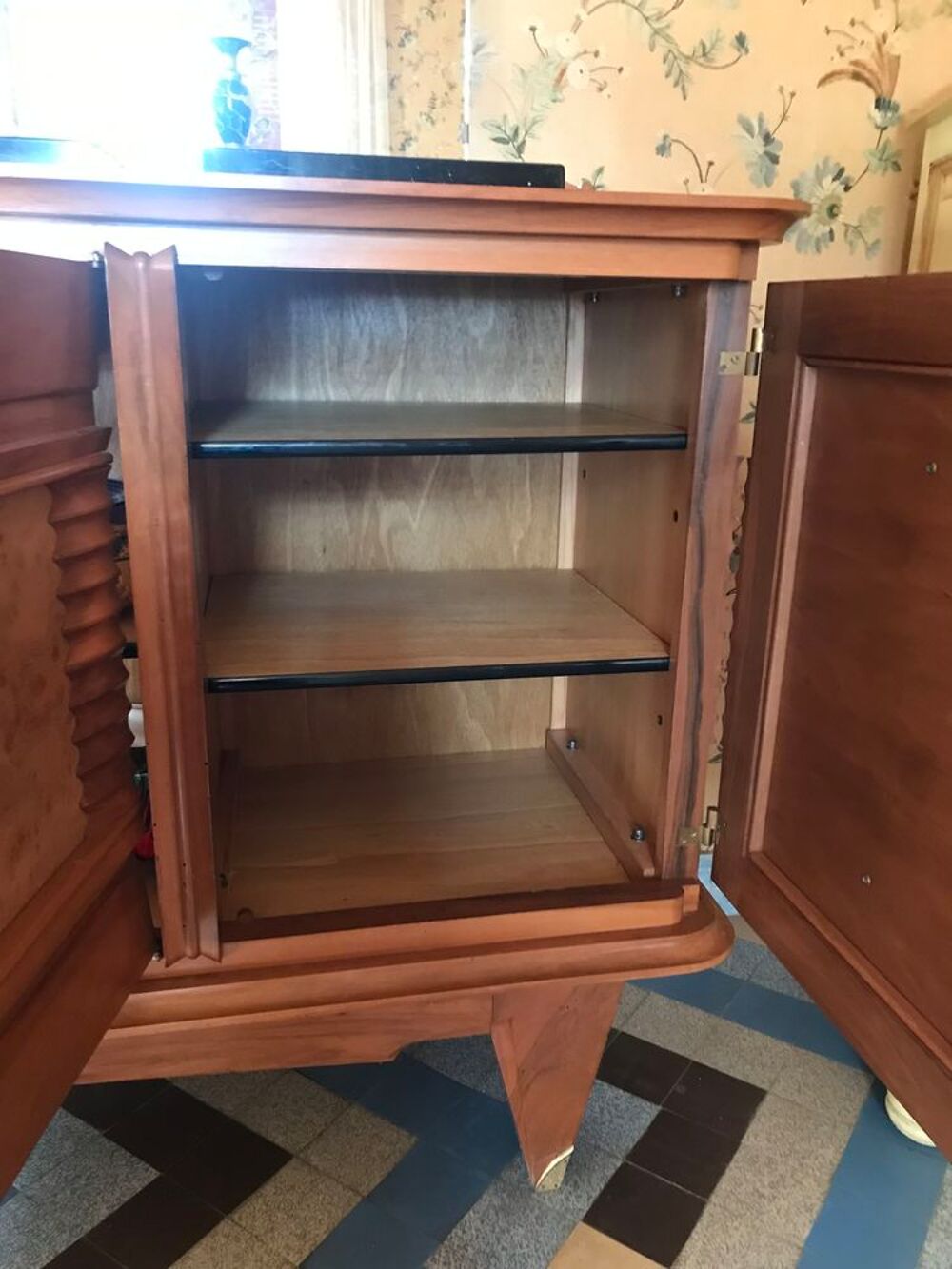 Buffet vaisselier en noyer Meubles