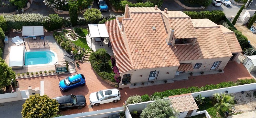Maison 1 pièce 186 m² · à Six-Fours-les-Plages · 186 m² · 970 000 €