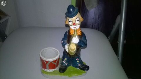 Clown musicien en céramique
Pour encens ou autres
18 cm 
5 Talange (57)