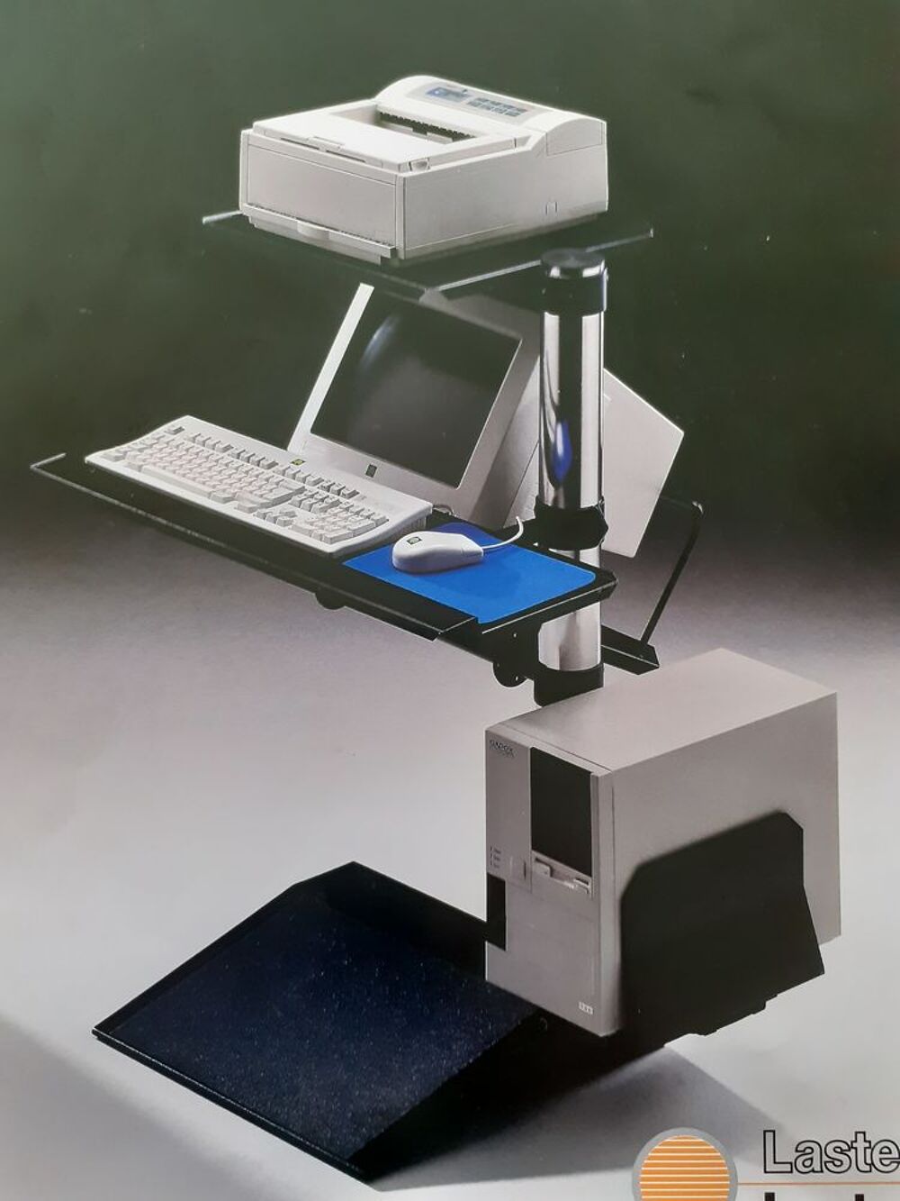 bureau-pr&eacute;sentoir pour mat&eacute;riel informatique.
Matériel informatique