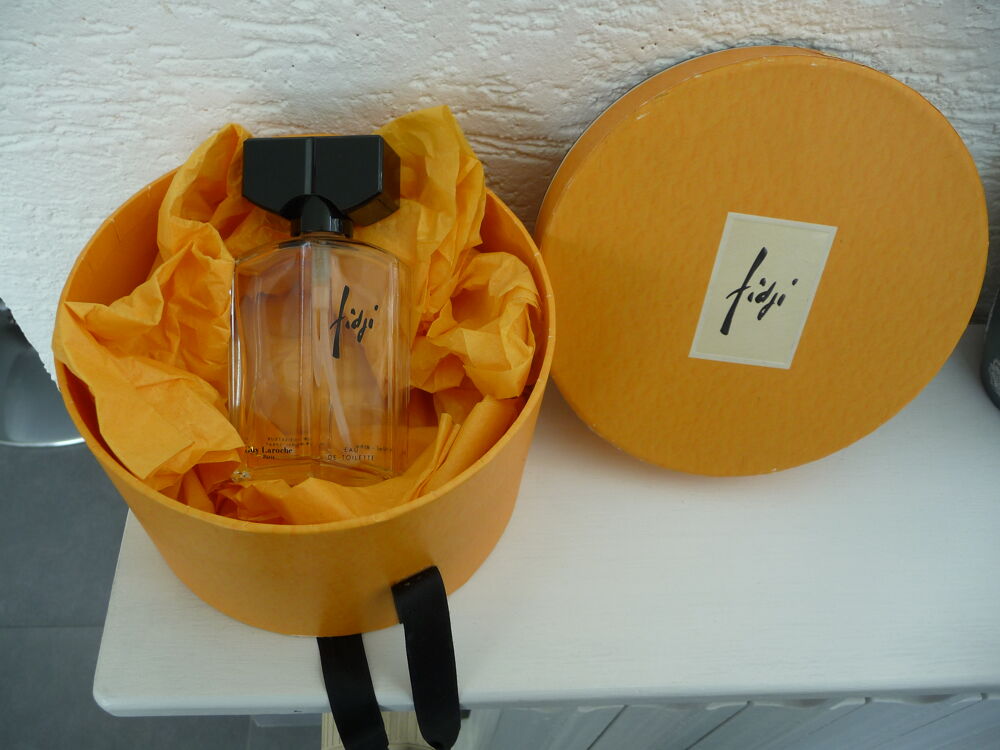 Coffret vintage flacon parfum FIDJI de GUI LAROCHE 