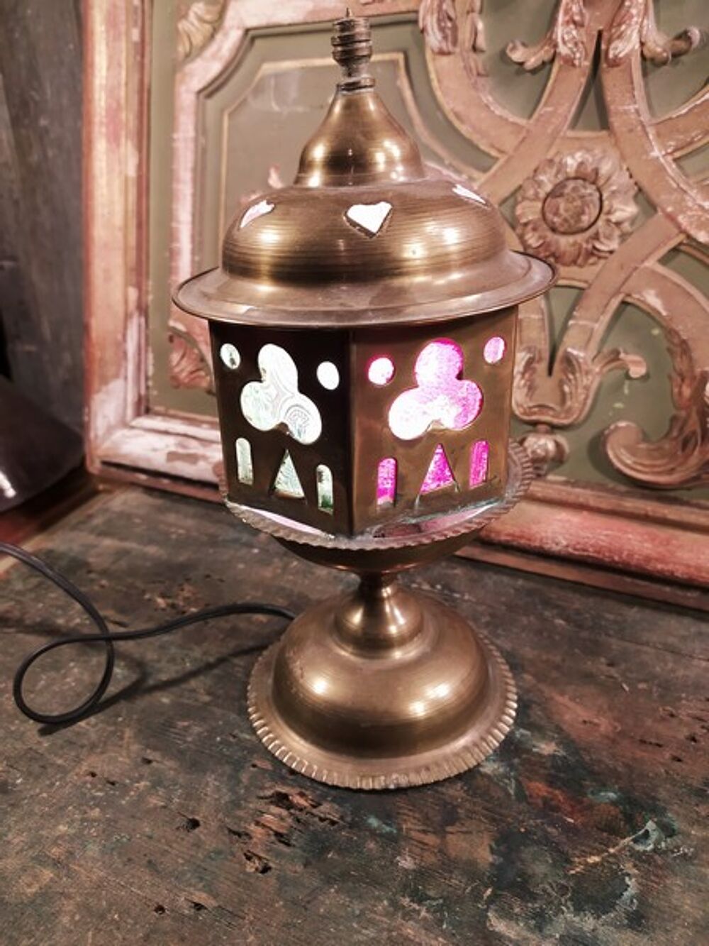 Petite Lampe Veilleuse Orientaliste Laiton Verre Vitrail. Décoration