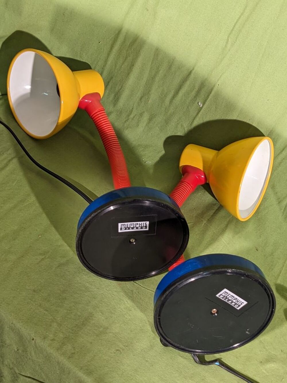 Fausse paire de 2 lampes MEMPHIS Ettore Sottsass presque jum Décoration
