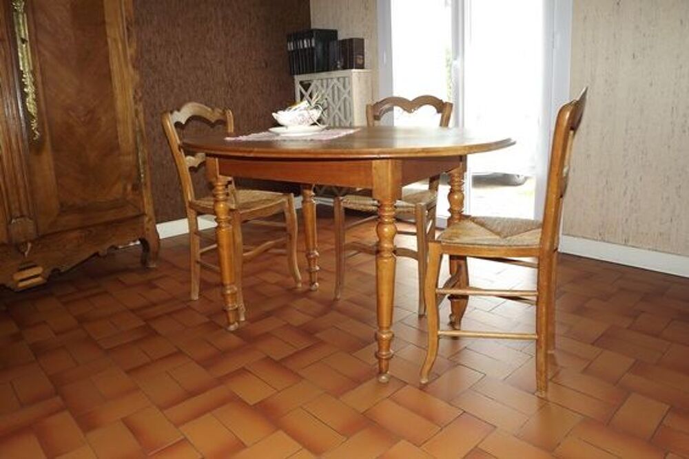 Table ovale en cerisier Meubles