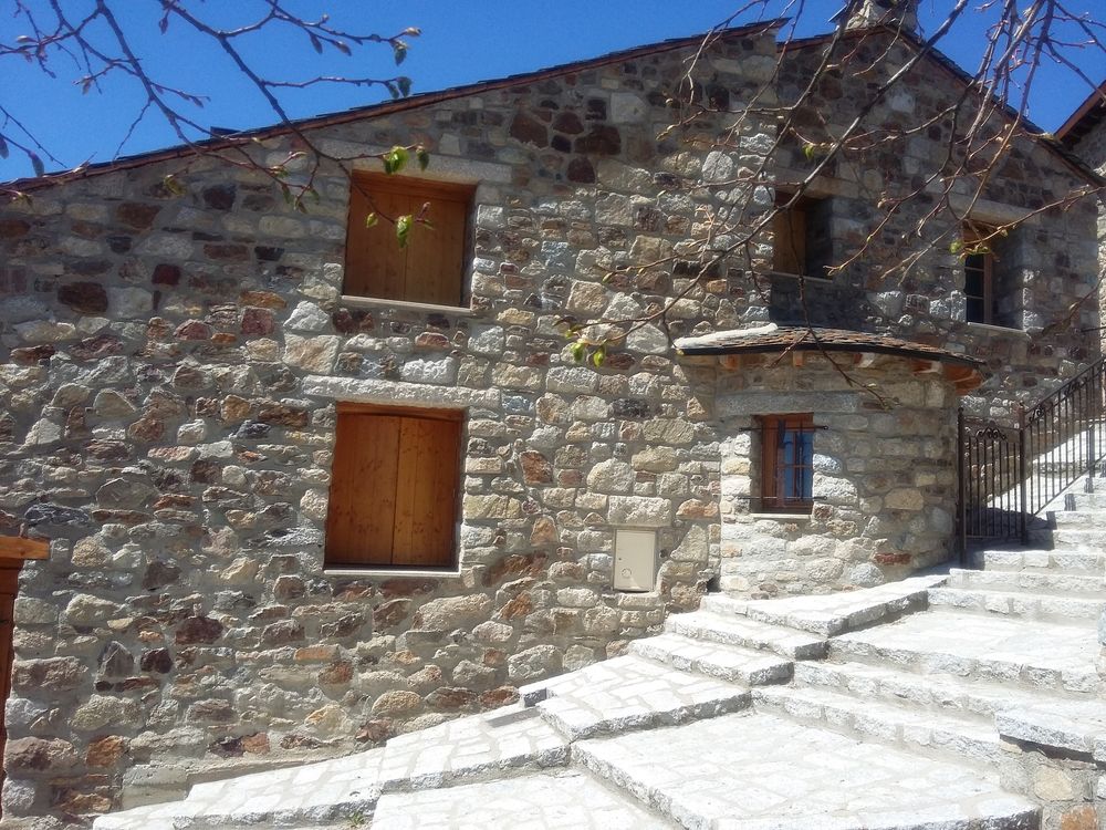 Vente Maison Maison 4 faces, vue sur le Canigou, à AYGUATEBIA 66360. Ayguatébia-talau