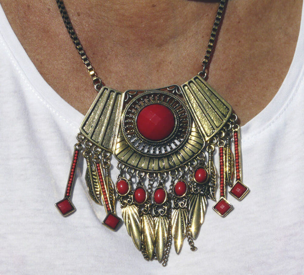 Parure Pectoral tr&egrave;s original brillant '&agrave; l'antique Egyptien Bijoux et montres