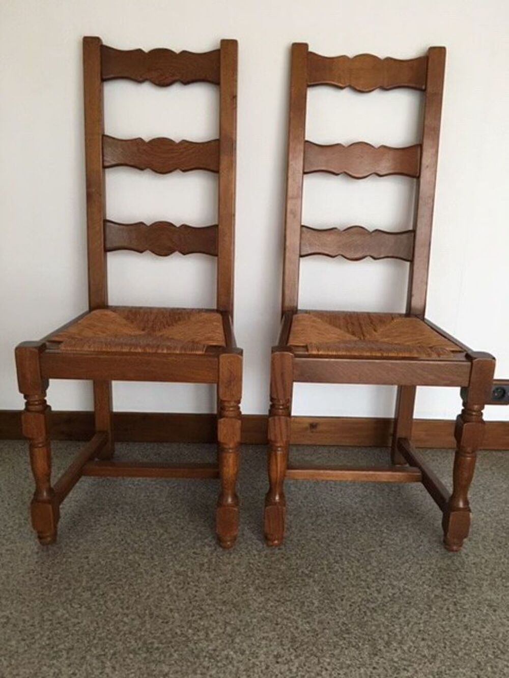 Cinq chaises en ch&ecirc;ne 27 Meubles