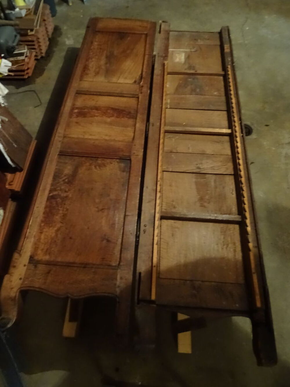 Armoire normande en noyer &agrave; r&eacute;nover. Meubles