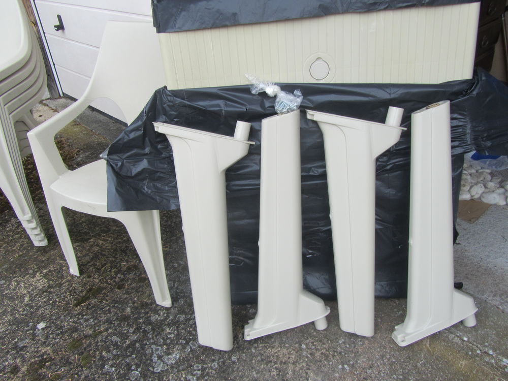 table de jardin et chaises Jardin