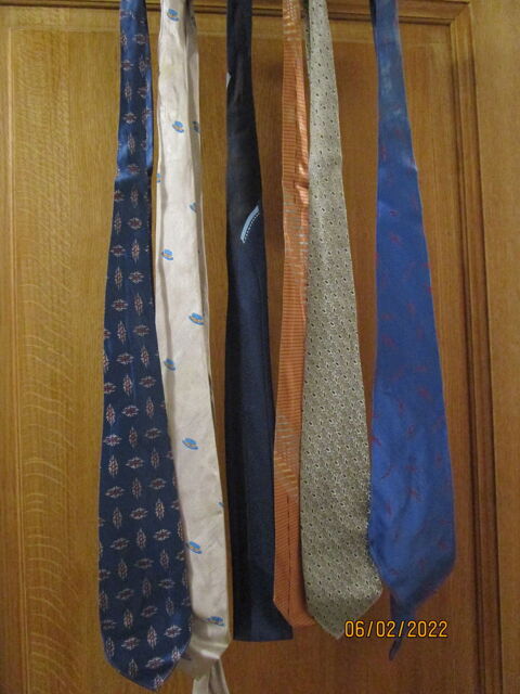 lot de six cravates vintages bleues 12 Chanteloup-en-Brie (77)