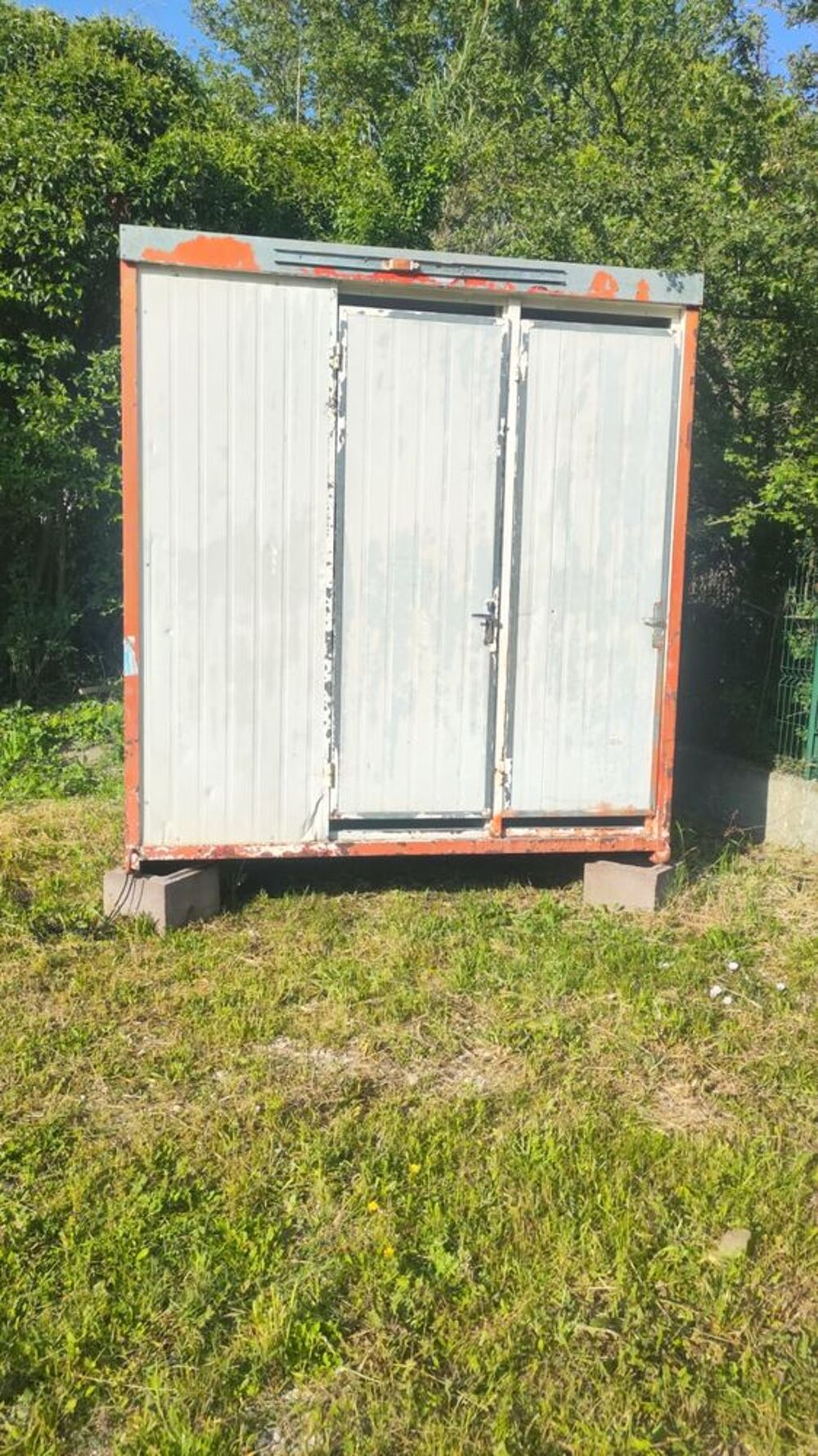 Algeco sanitaire mobile avec 2 wc et douche Bricolage