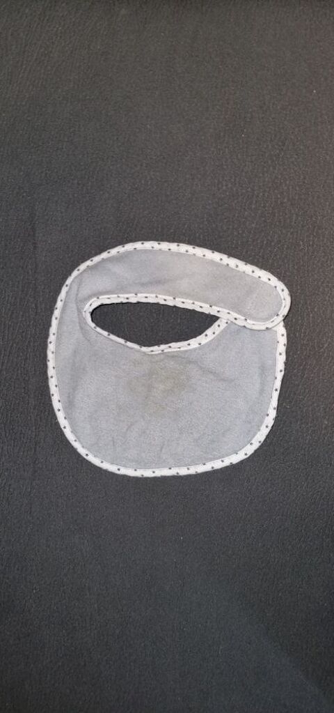 Bavoir gris Kiabi ? 100% coton 2 Aix-les-Bains (73)