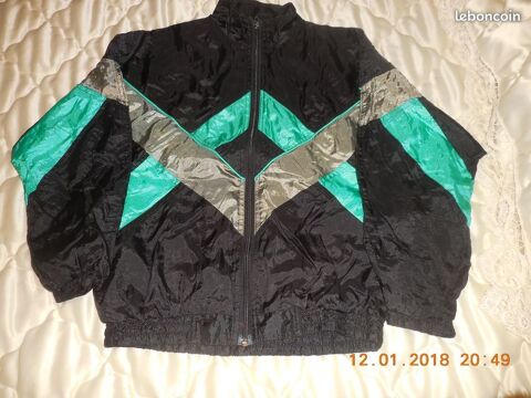 veste jogging 10 12 ans 4 Sète (34)