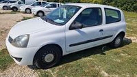Annonce voiture Renault Clio II 1900 €