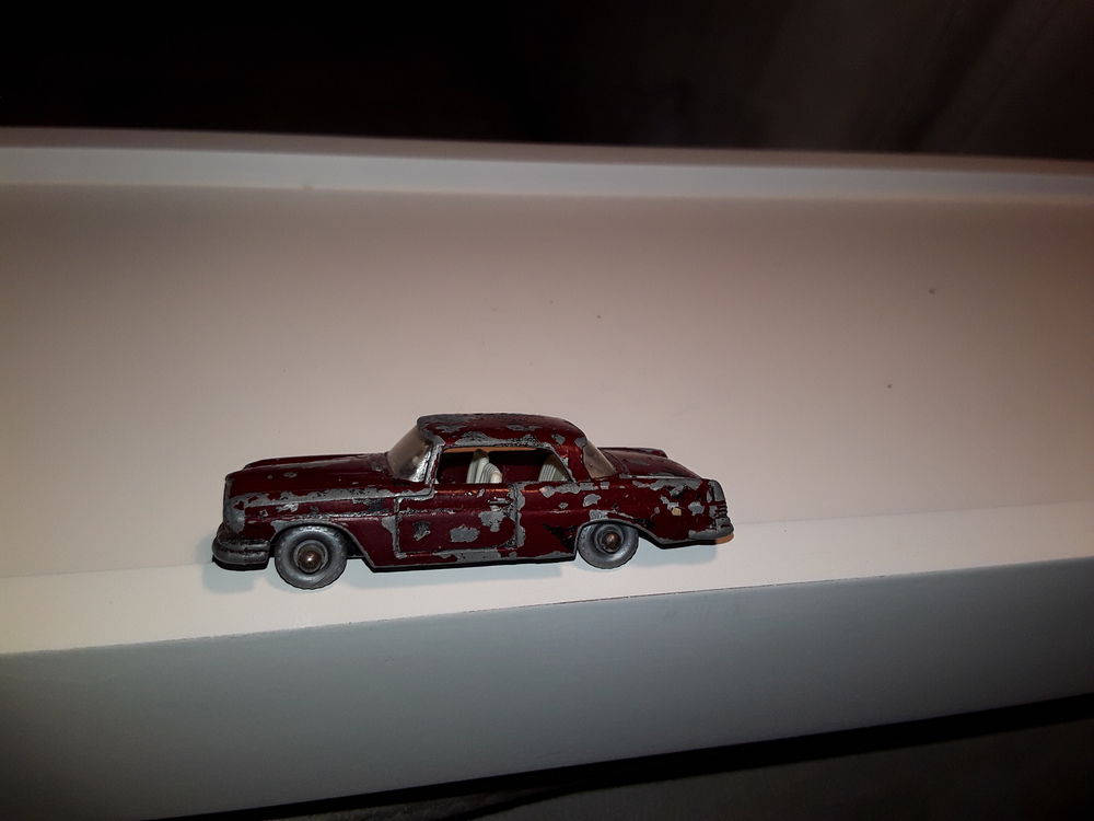 Mercedes Benz 220 s e n&deg;53 by lesney Jeux / jouets