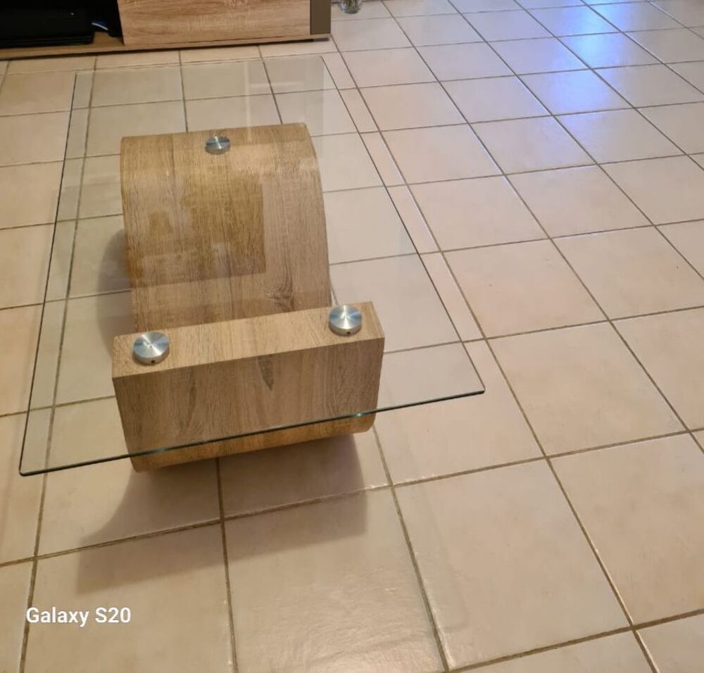 Table basse en verre en tr&egrave;s bon &eacute;tat Meubles