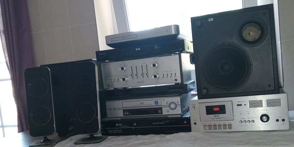 lot ampli lecteur k7 lecteur vhs enceintes subwoofer lecteur Audio et hifi