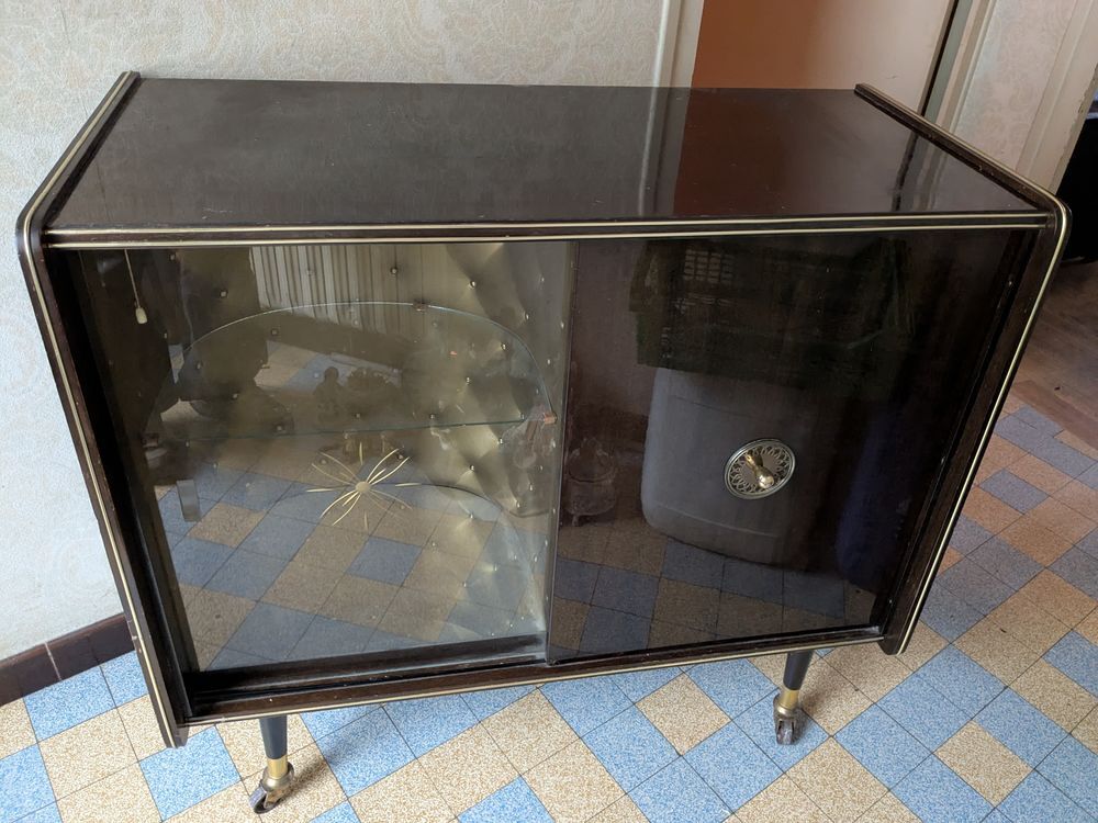 Meuble vitrine sur roulette Meubles