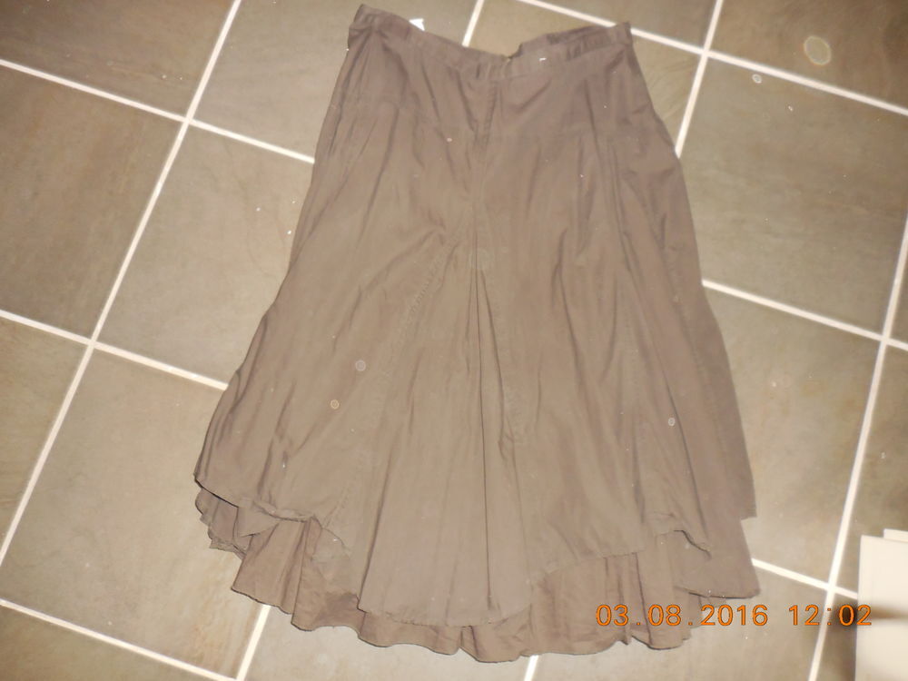 jupe longue grise
Vêtements