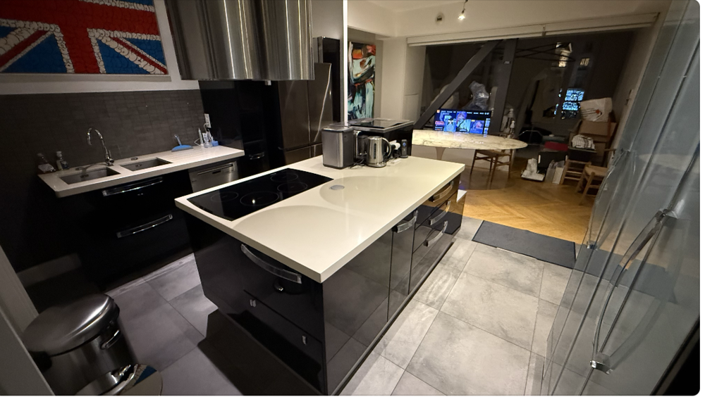 Cuisine avec &icirc;lot central et plan de travail en granit Cuisine