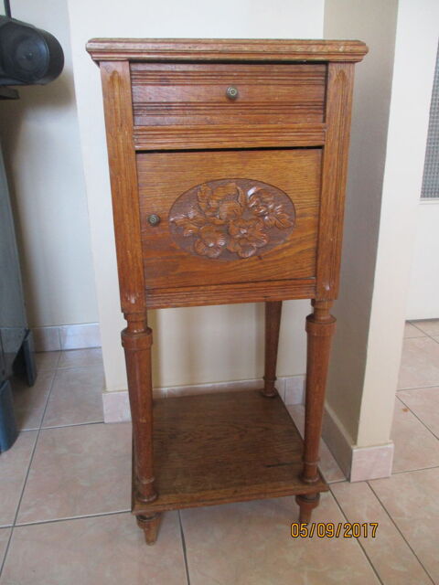 Chevet ancien sur pieds 80 Lieusaint (77)