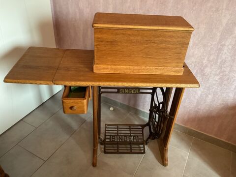 Ancienne machine  coudre Singer 80 Valence (82)