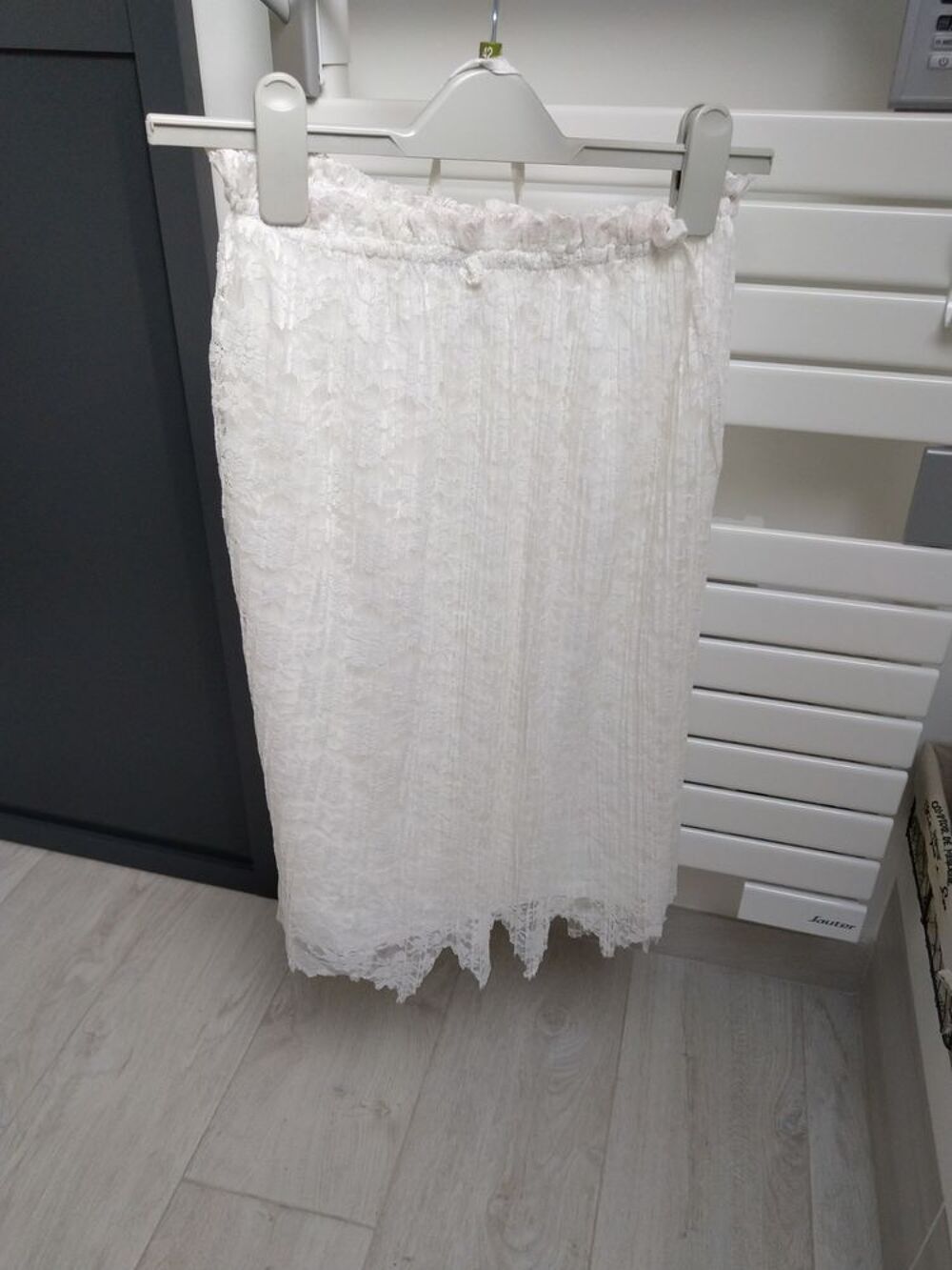 Jupes divers mod&egrave;les Vêtements