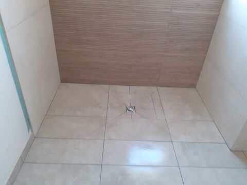 Carreleur confirm&eacute; et soign&eacute; 0 85230 Saint-urbain