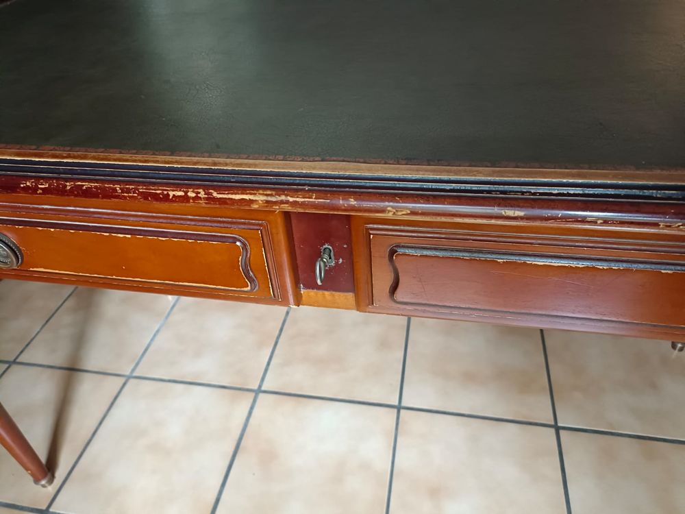 Bureau style Louis 16
a r&eacute;cup&eacute;rer sur Gradignan. Meubles