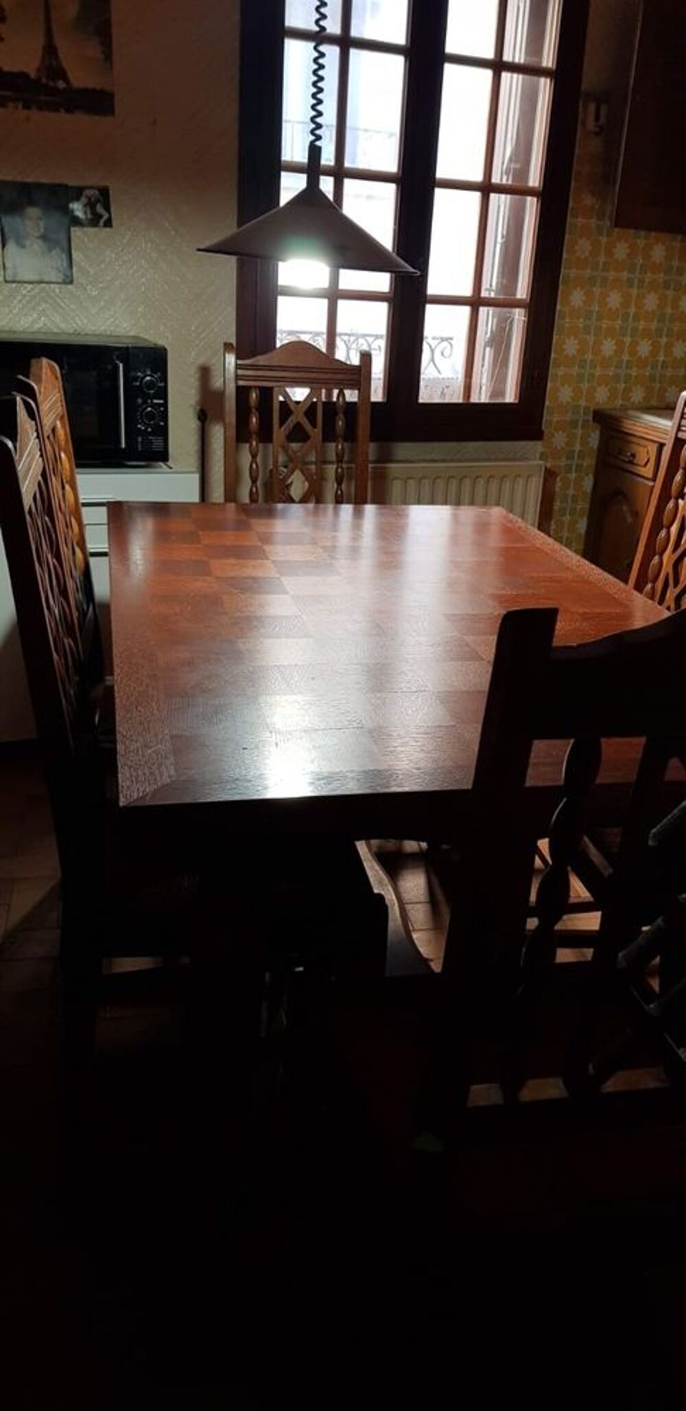 Table &agrave; manger + 6 chaises en bois massif Meubles