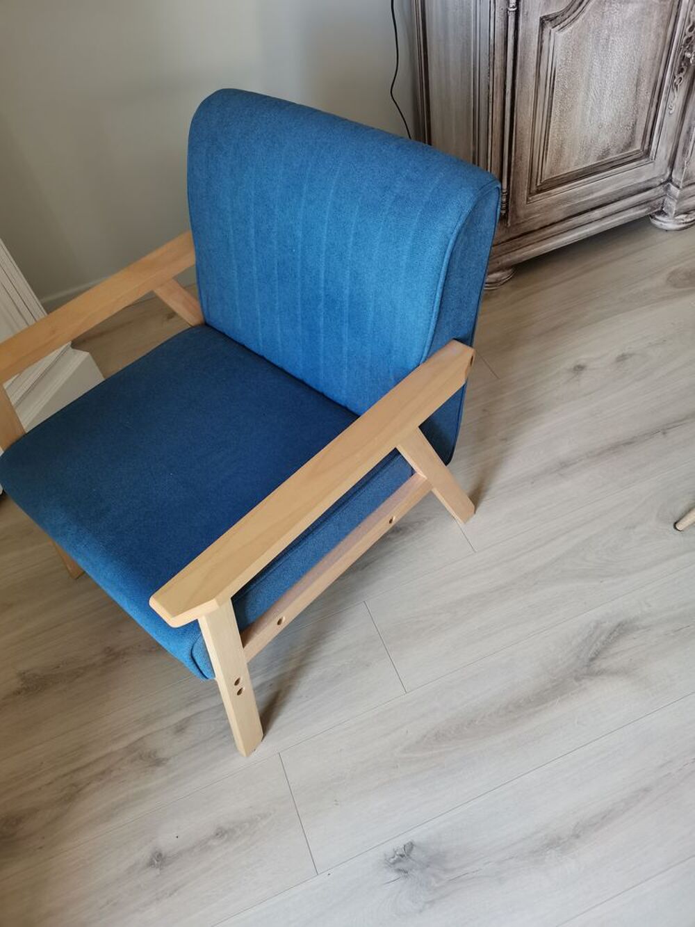 table de salon, tapis, et fauteuil Décoration