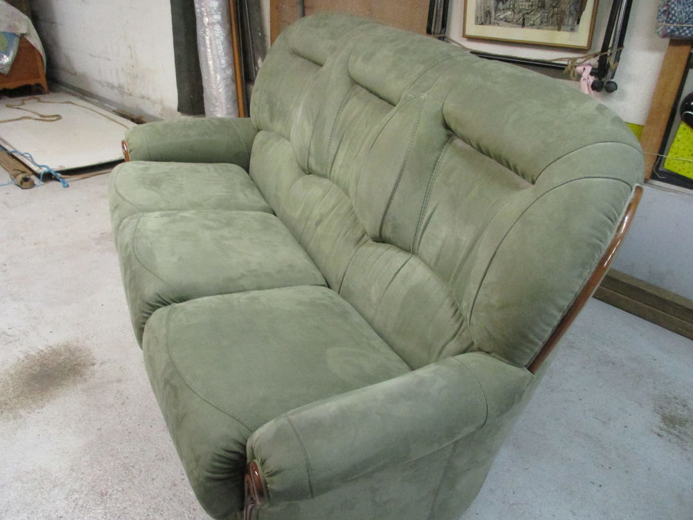 un canape avec un fauteuil super etat Meubles