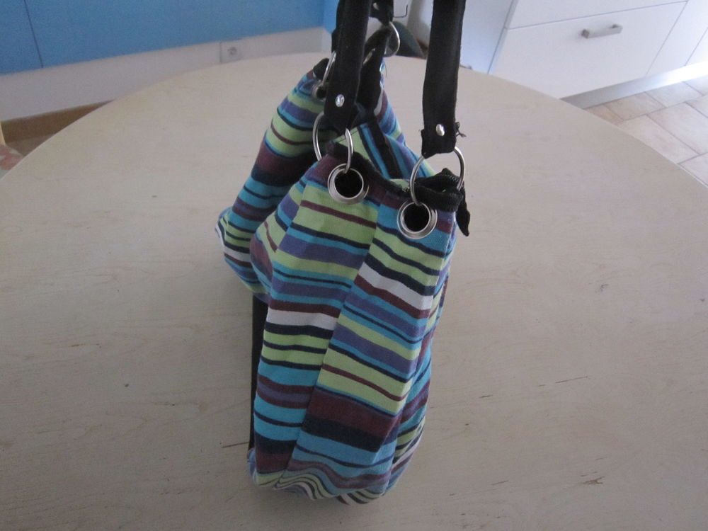 Un sac en toile aux rayures horizontales Maroquinerie