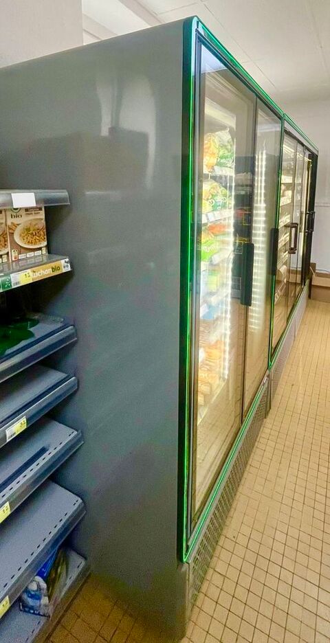 Vitrine cong�lateur vitr�e �  2 portes �  LED �  tr�s bon �tat 2350 Merry-sur-Yonne (89)